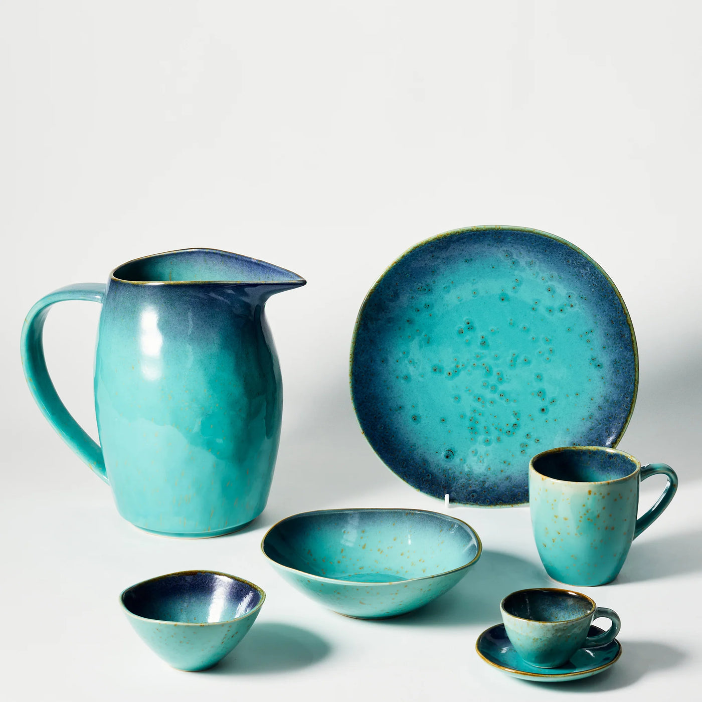 Turquoise Ceramic Serving Bowl – Coastal-Inspired Tableware