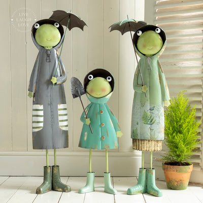 Quirky Metal Frog Figure with Umbrella & Spade – Garden Decor