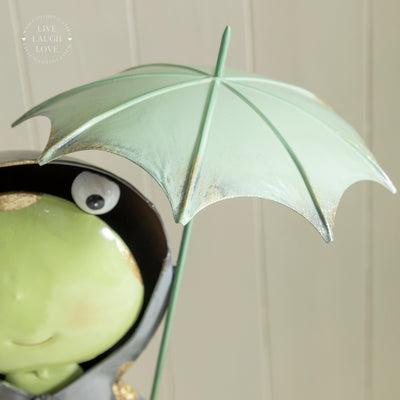 Quirky Metal Frog Figure with Umbrella & Spade – Garden Decor