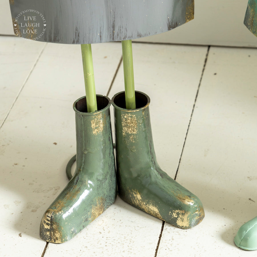 Quirky Metal Frog Figure with Umbrella & Spade – Garden Decor